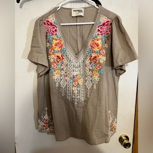Embroidered short sleeve top